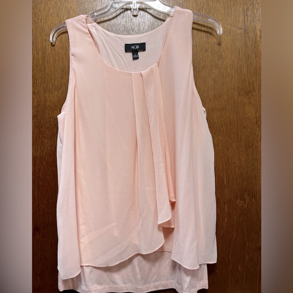 Sleeveless layered shell